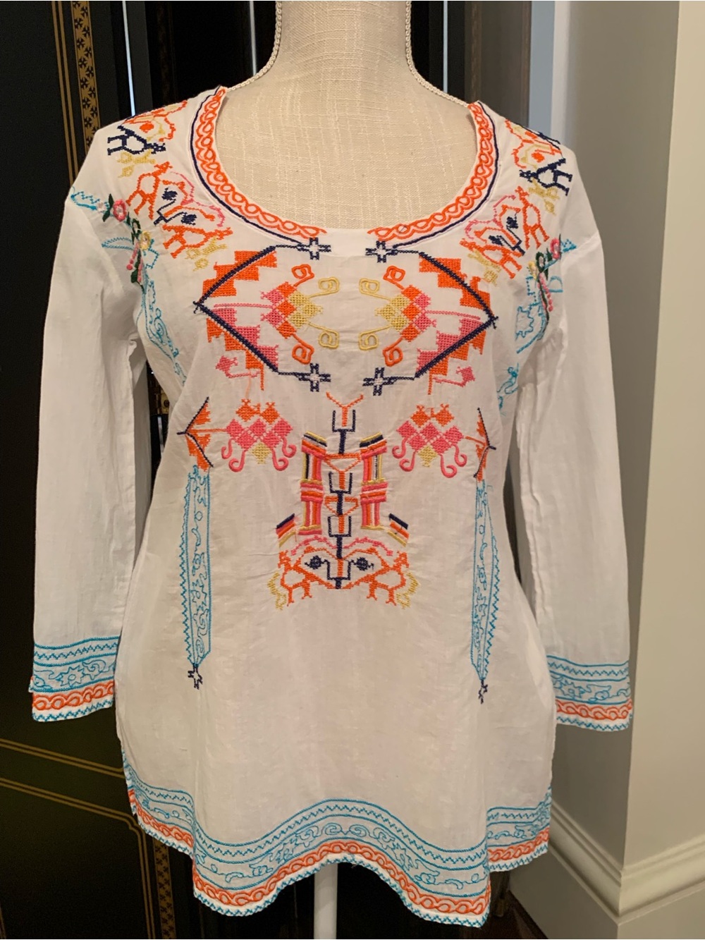 HARPER GORGEOUS EMBROIDERED COTTON TUNIC. EXCELLENT CONDITION!! NWOT